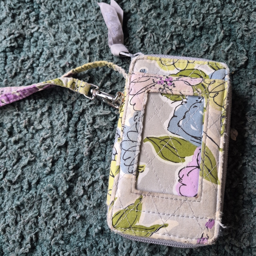 Vera Bradley Floral Quilted Waĺlet with Wristlet Strap - Picture 4 of 8